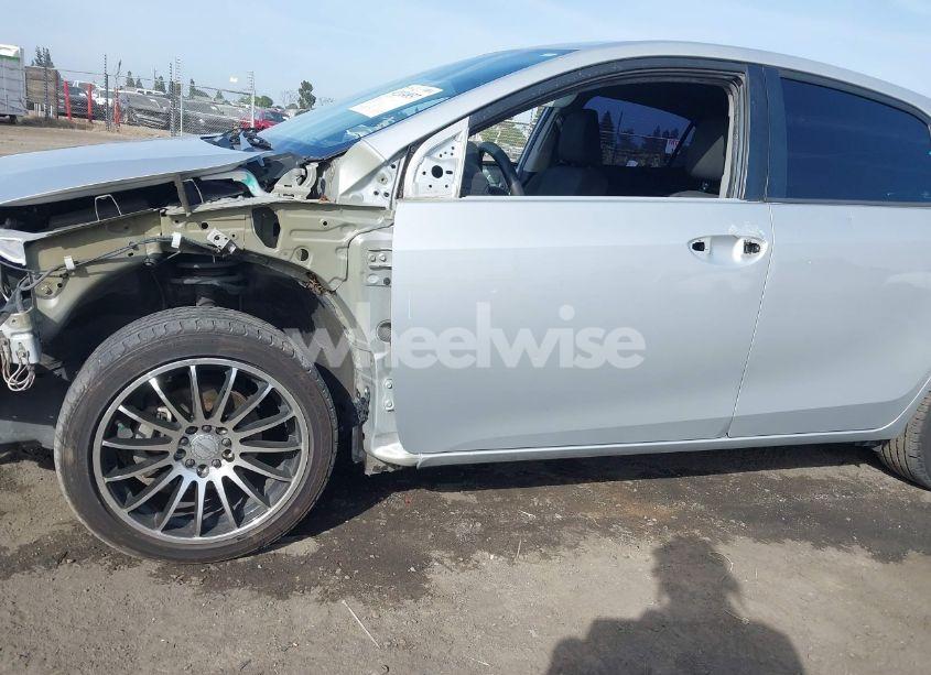 Photo 18 of 2017 Toyota Corolla LE (VIN 5YFBURHEXHP645015)