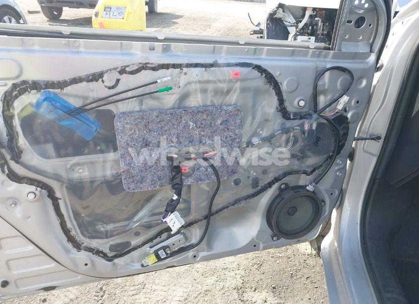 Photo 22 of 2017 Toyota Corolla LE (VIN 5YFBURHEXHP645015)