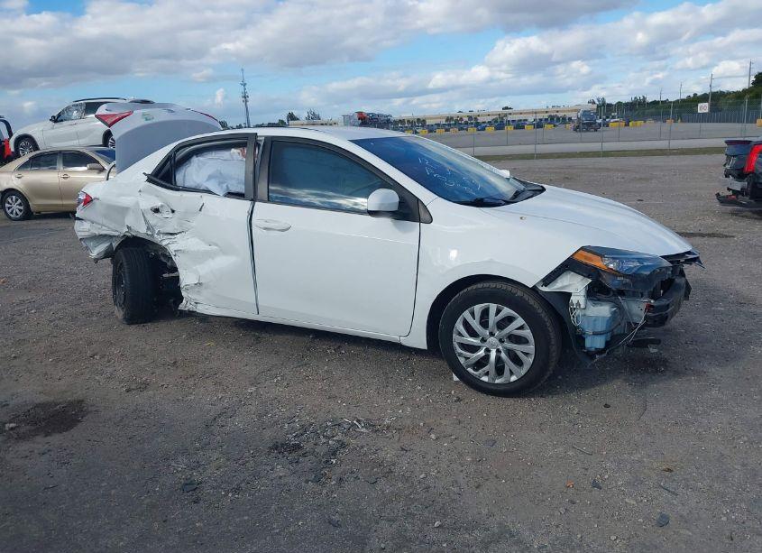 2017 Toyota Corolla LE (VIN 5YFBURHEXHP654247) main photo