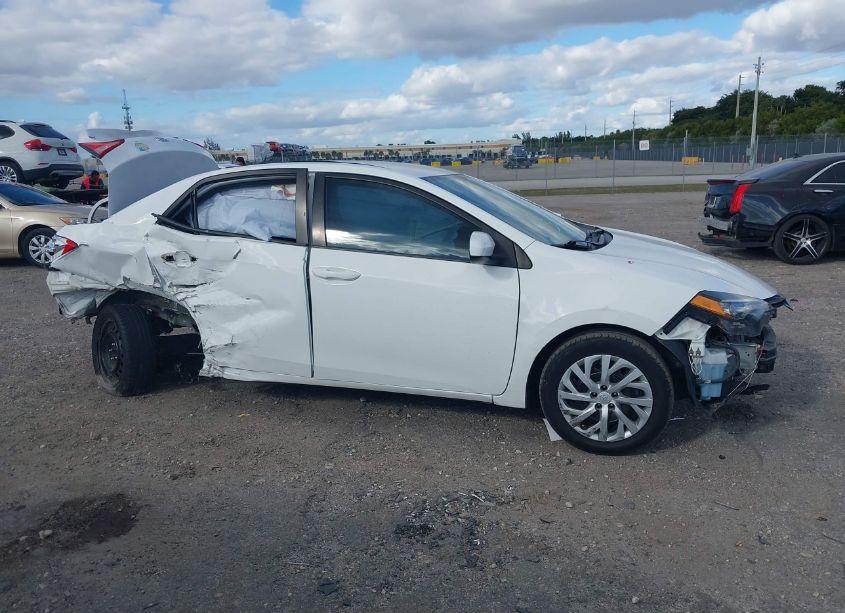 Photo 14 of 2017 Toyota Corolla LE (VIN 5YFBURHEXHP654247)