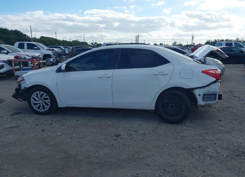Photo 15 of 2017 Toyota Corolla LE (VIN 5YFBURHEXHP654247)
