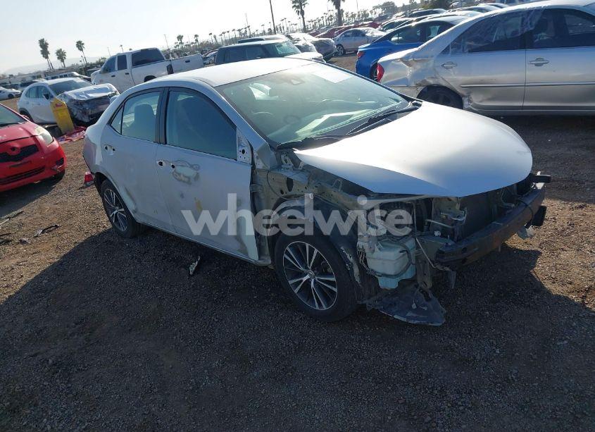 2017 Toyota Corolla L/LE/XLE/SE/XSE (VIN 5YFBURHEXHP665880) main photo