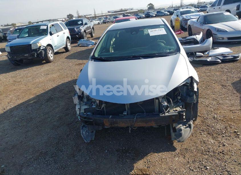 Photo 13 of 2017 Toyota Corolla L/LE/XLE/SE/XSE (VIN 5YFBURHEXHP665880)