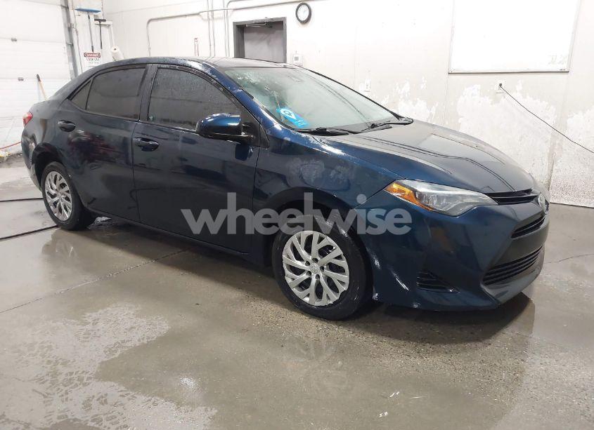 2017 Toyota Corolla LE (VIN 5YFBURHEXHP678029) main photo