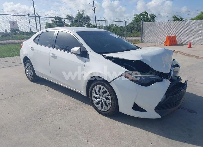 2017 Toyota Corolla LE (VIN 5YFBURHEXHP693355) main photo
