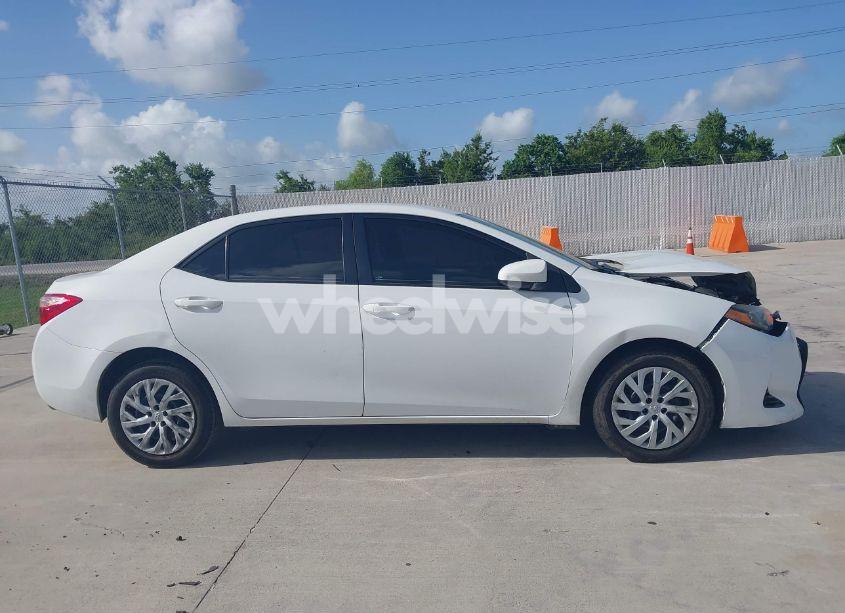 Photo 13 of 2017 Toyota Corolla LE (VIN 5YFBURHEXHP693355)