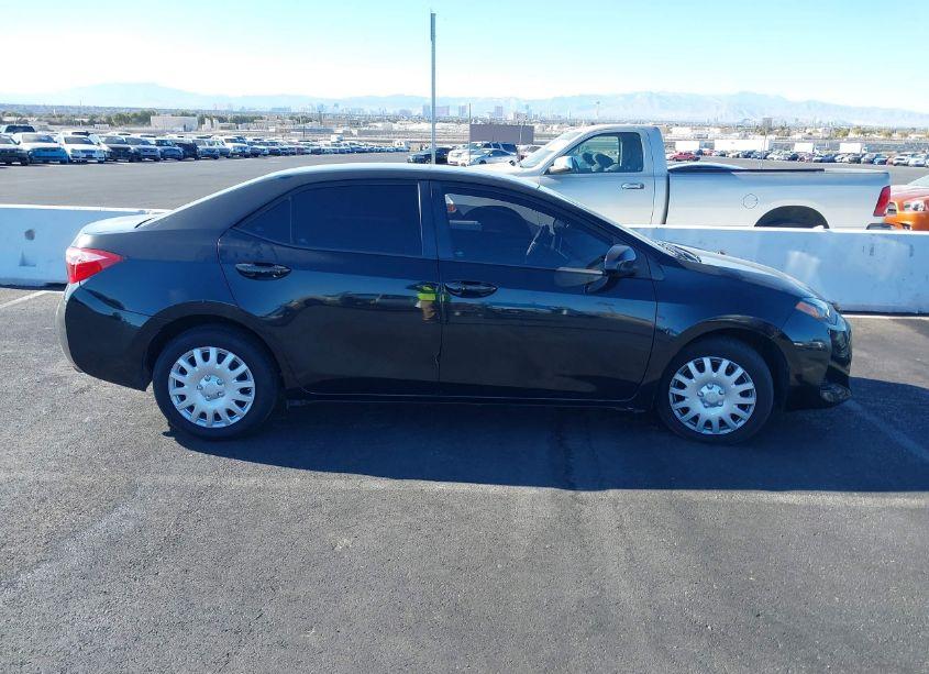 Photo 13 of 2017 Toyota Corolla LE (VIN 5YFBURHEXHP717931)