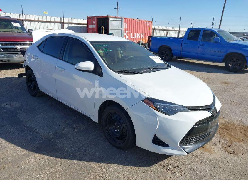 2017 Toyota Corolla LE (VIN 5YFBURHEXHP724295) main photo