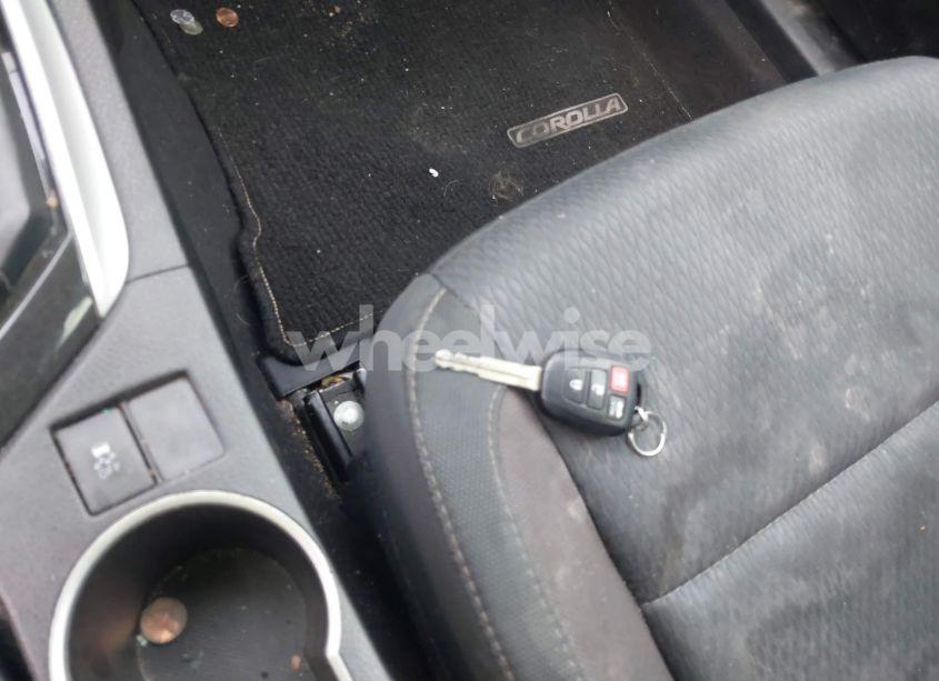 Photo 11 of 2017 Toyota Corolla LE (VIN 5YFBURHEXHP725429)