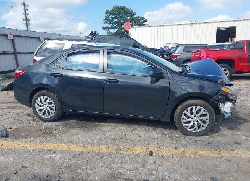 Photo 13 of 2017 Toyota Corolla LE (VIN 5YFBURHEXHP725656)