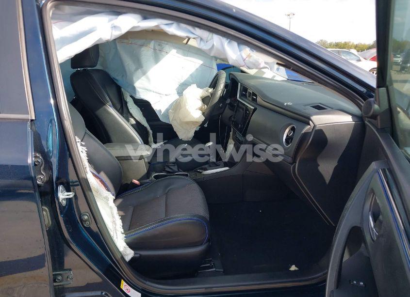 Photo 5 of 2017 Toyota Corolla SE (VIN 5YFBURHEXHP728122)