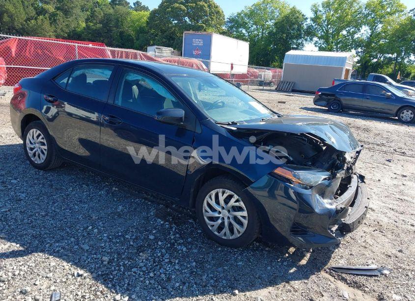 2017 Toyota Corolla L/LE/SE/SE SPECIAL EDITION/XLE/XSE (VIN 5YFBURHEXHP733935) main photo