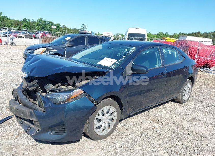 Photo 2 of 2017 Toyota Corolla L/LE/SE/SE SPECIAL EDITION/XLE/XSE (VIN 5YFBURHEXHP733935)