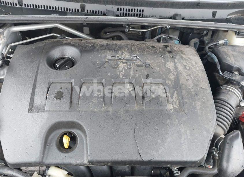 Photo 10 of 2018 Toyota Corolla LE (VIN 5YFBURHEXJP739935)