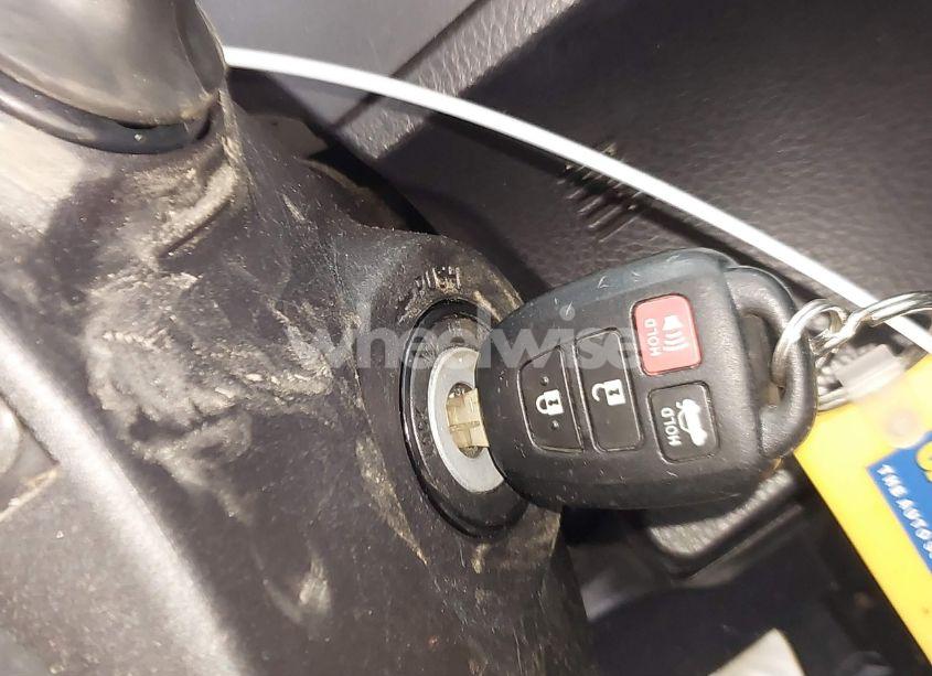 Photo 11 of 2018 Toyota Corolla LE (VIN 5YFBURHEXJP739935)