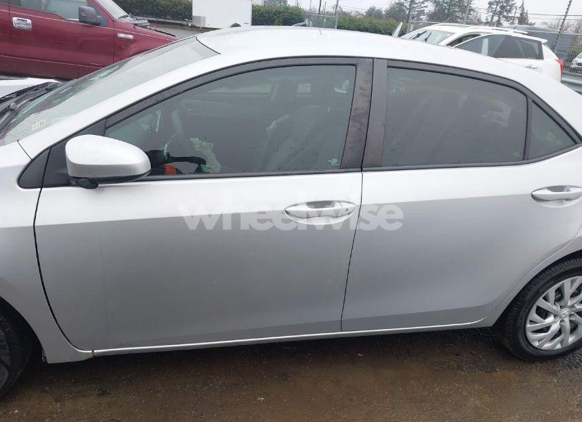 Photo 14 of 2018 Toyota Corolla LE (VIN 5YFBURHEXJP739935)