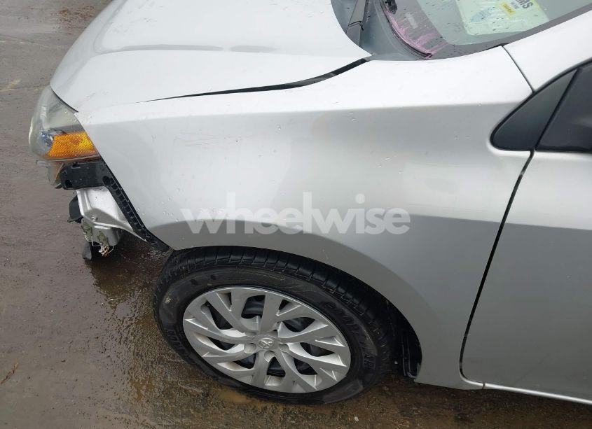 Photo 19 of 2018 Toyota Corolla LE (VIN 5YFBURHEXJP739935)