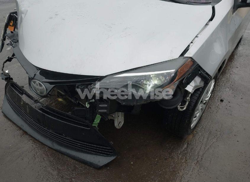 Photo 20 of 2018 Toyota Corolla LE (VIN 5YFBURHEXJP739935)