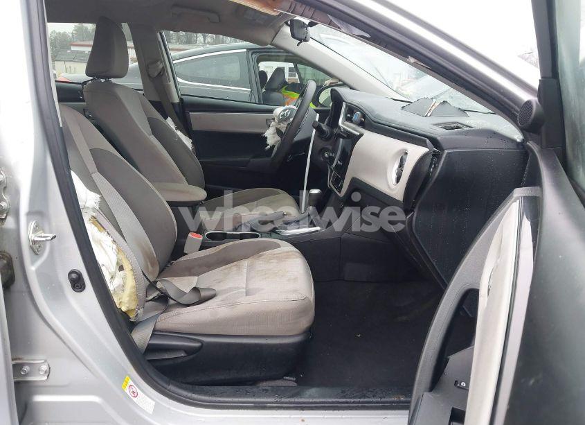 Photo 5 of 2018 Toyota Corolla LE (VIN 5YFBURHEXJP739935)