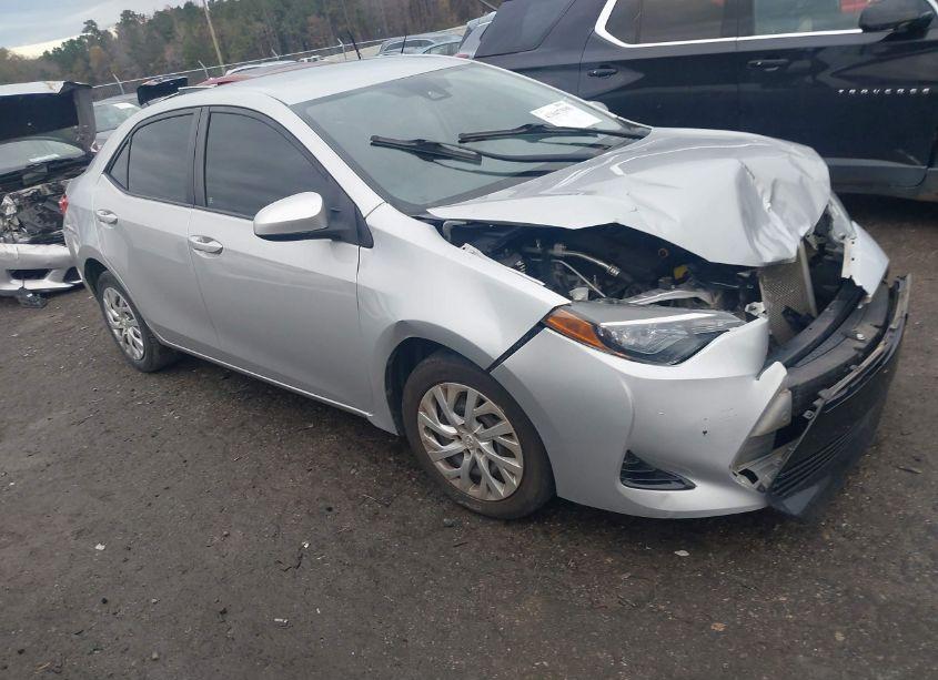 2018 Toyota Corolla LE (VIN 5YFBURHEXJP747503) main photo