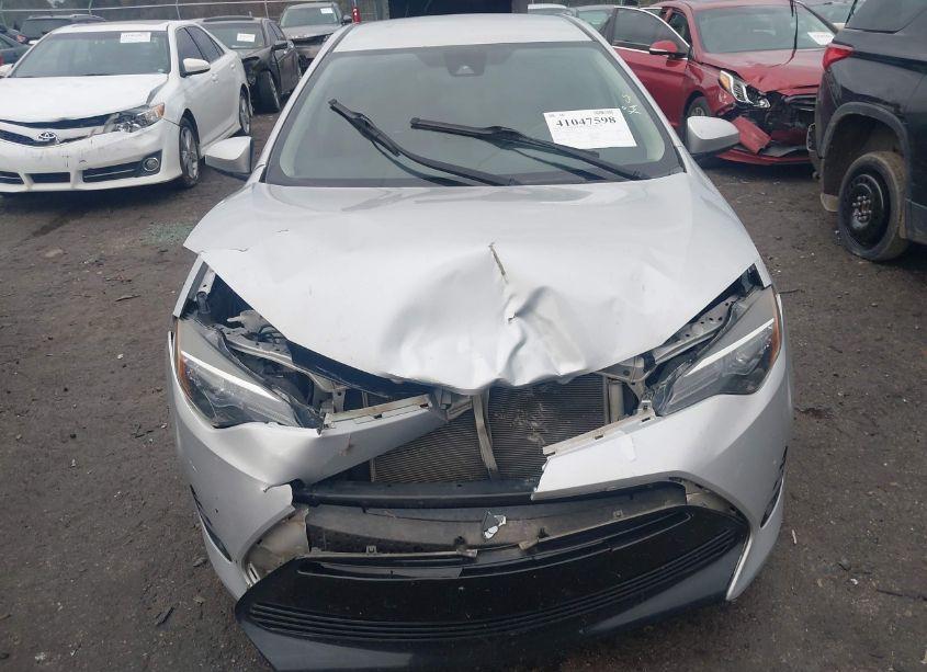 Photo 12 of 2018 Toyota Corolla LE (VIN 5YFBURHEXJP747503)