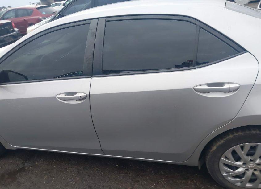 Photo 14 of 2018 Toyota Corolla LE (VIN 5YFBURHEXJP747503)