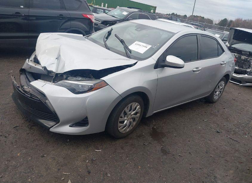 Photo 2 of 2018 Toyota Corolla LE (VIN 5YFBURHEXJP747503)