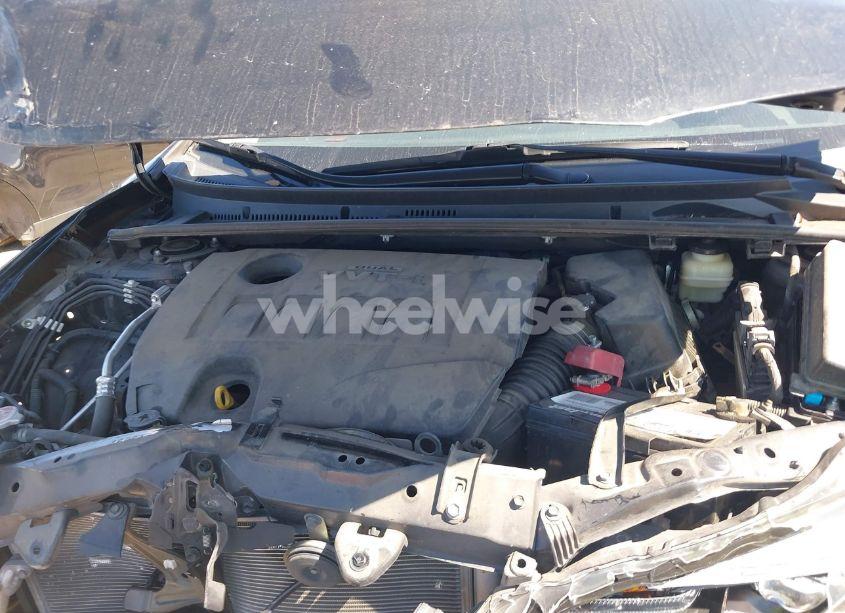 Photo 10 of 2018 Toyota Corolla SE (VIN 5YFBURHEXJP761241)