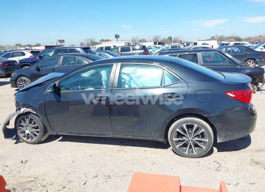 Photo 14 of 2018 Toyota Corolla SE (VIN 5YFBURHEXJP761241)