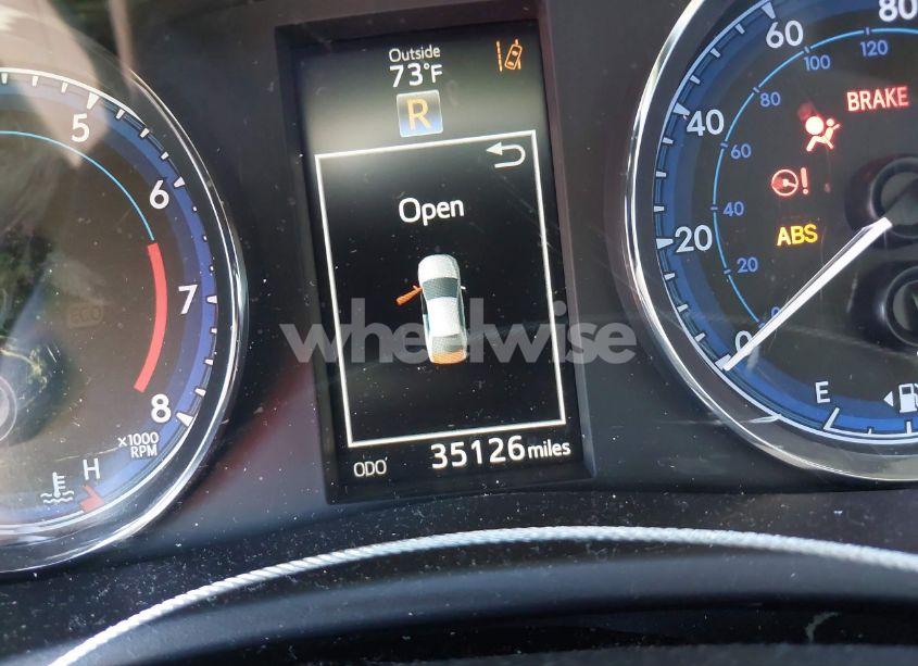 Photo 15 of 2018 Toyota Corolla SE (VIN 5YFBURHEXJP761241)