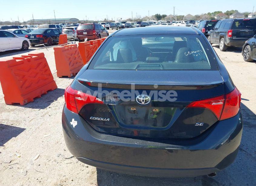 Photo 16 of 2018 Toyota Corolla SE (VIN 5YFBURHEXJP761241)