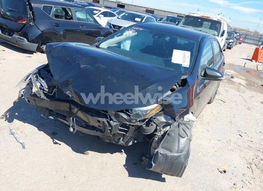 Photo 2 of 2018 Toyota Corolla SE (VIN 5YFBURHEXJP761241)