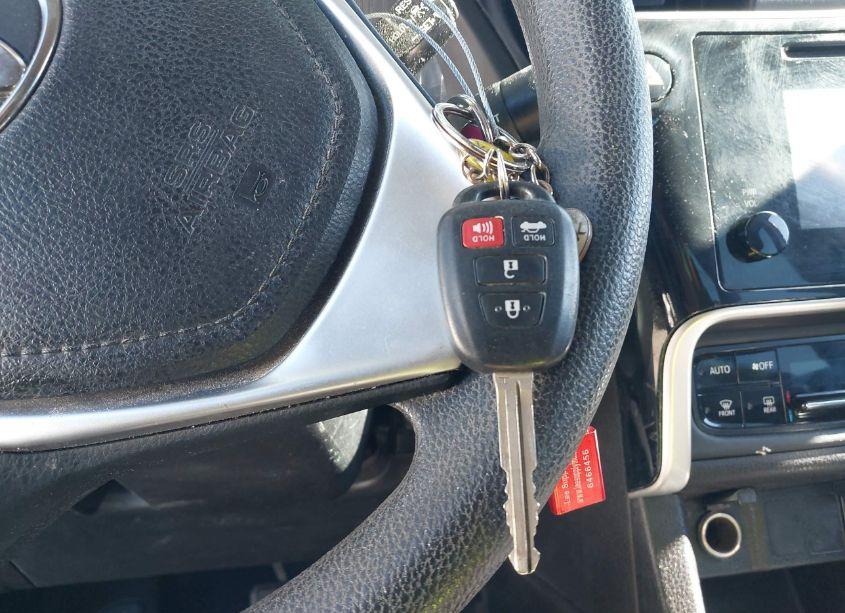 Photo 11 of 2018 Toyota Corolla LE (VIN 5YFBURHEXJP770005)