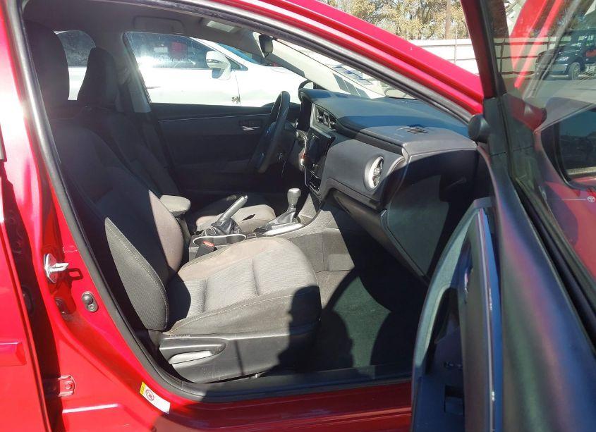 Photo 5 of 2018 Toyota Corolla LE (VIN 5YFBURHEXJP770005)