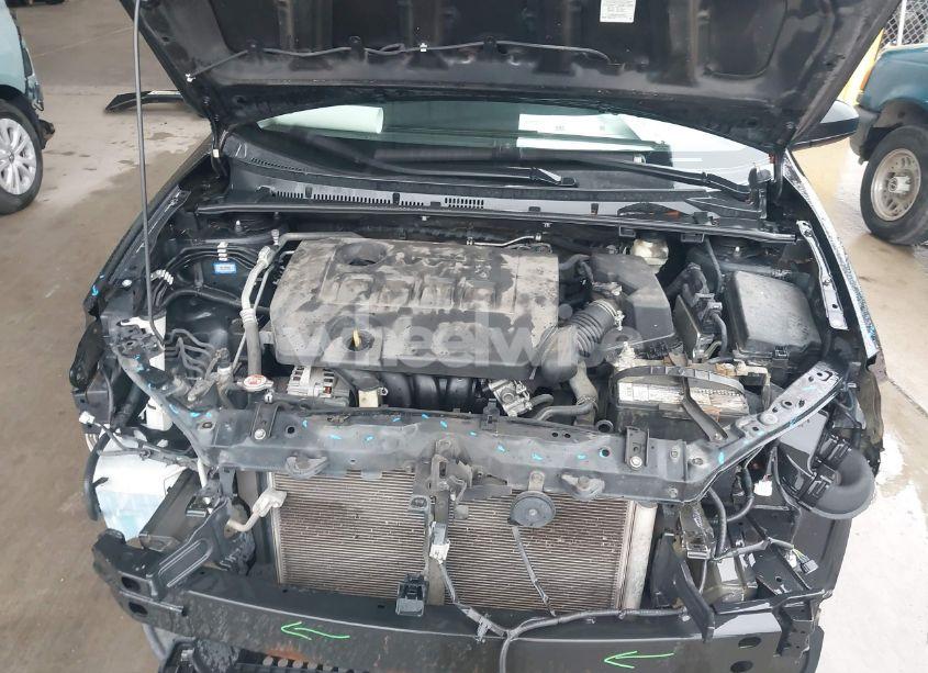 Photo 10 of 2018 Toyota Corolla LE (VIN 5YFBURHEXJP771428)