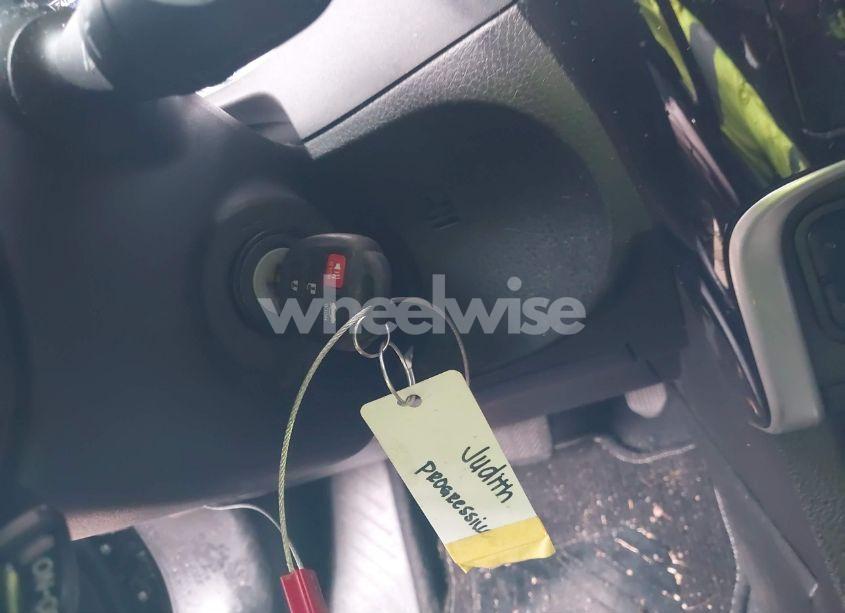 Photo 11 of 2018 Toyota Corolla LE (VIN 5YFBURHEXJP771428)