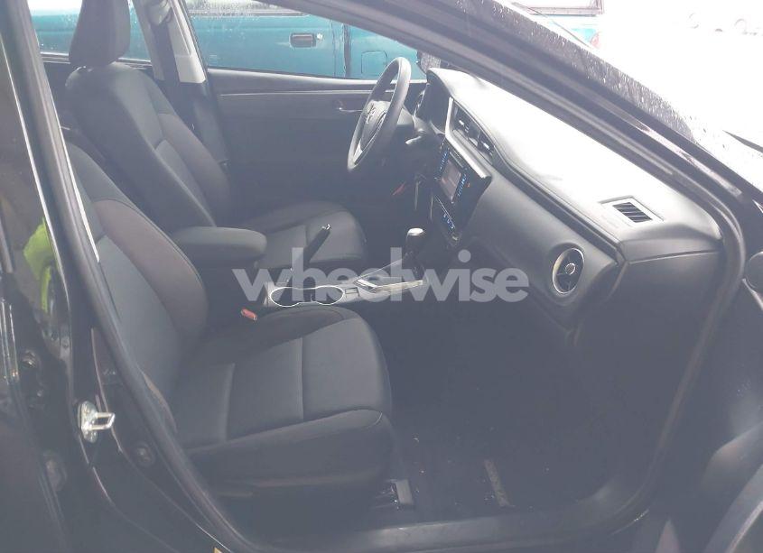 Photo 5 of 2018 Toyota Corolla LE (VIN 5YFBURHEXJP771428)