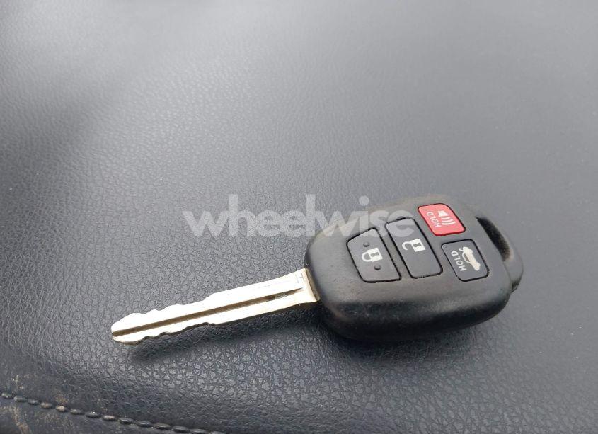 Photo 11 of 2018 Toyota Corolla SE (VIN 5YFBURHEXJP772448)