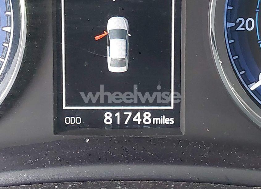 Photo 15 of 2018 Toyota Corolla SE (VIN 5YFBURHEXJP772448)