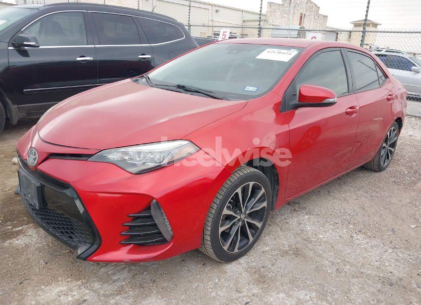 Photo 2 of 2018 Toyota Corolla SE (VIN 5YFBURHEXJP772448)