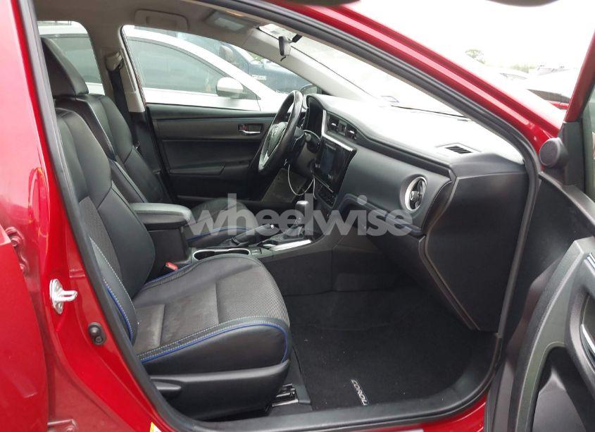 Photo 5 of 2018 Toyota Corolla SE (VIN 5YFBURHEXJP772448)