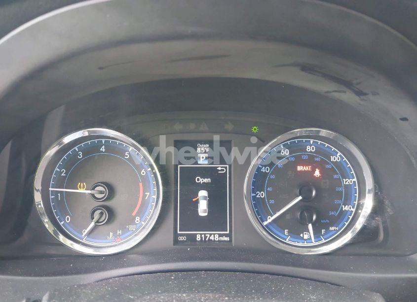 Photo 7 of 2018 Toyota Corolla SE (VIN 5YFBURHEXJP772448)