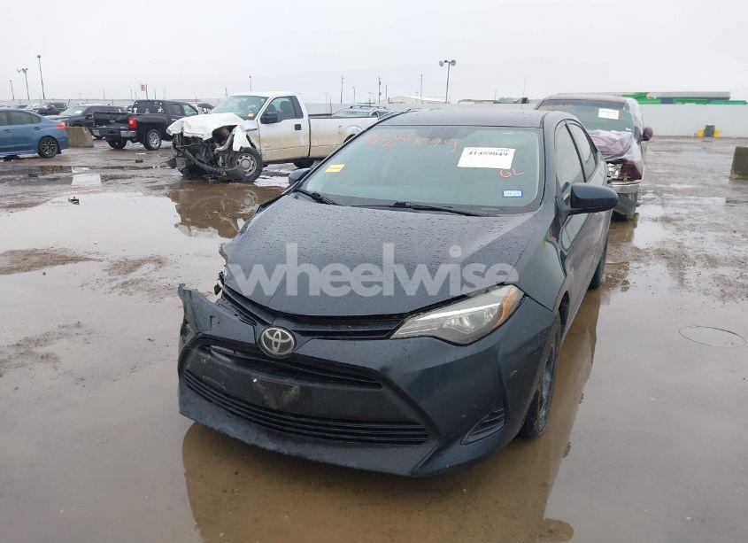 Photo 13 of 2018 Toyota Corolla LE (VIN 5YFBURHEXJP782946)