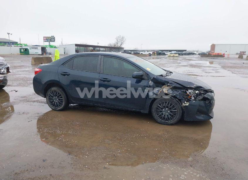 Photo 14 of 2018 Toyota Corolla LE (VIN 5YFBURHEXJP782946)