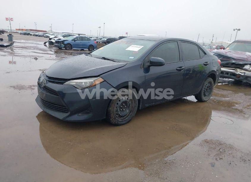 Photo 15 of 2018 Toyota Corolla LE (VIN 5YFBURHEXJP782946)