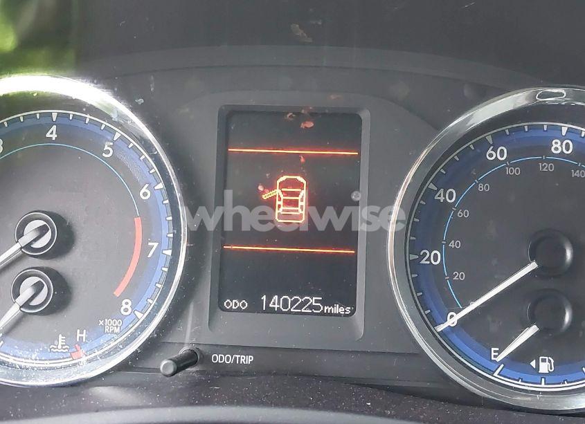 Photo 16 of 2018 Toyota Corolla LE (VIN 5YFBURHEXJP782946)