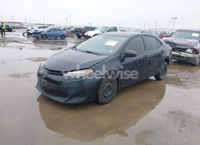 Photo 2 of 2018 Toyota Corolla LE (VIN 5YFBURHEXJP782946)