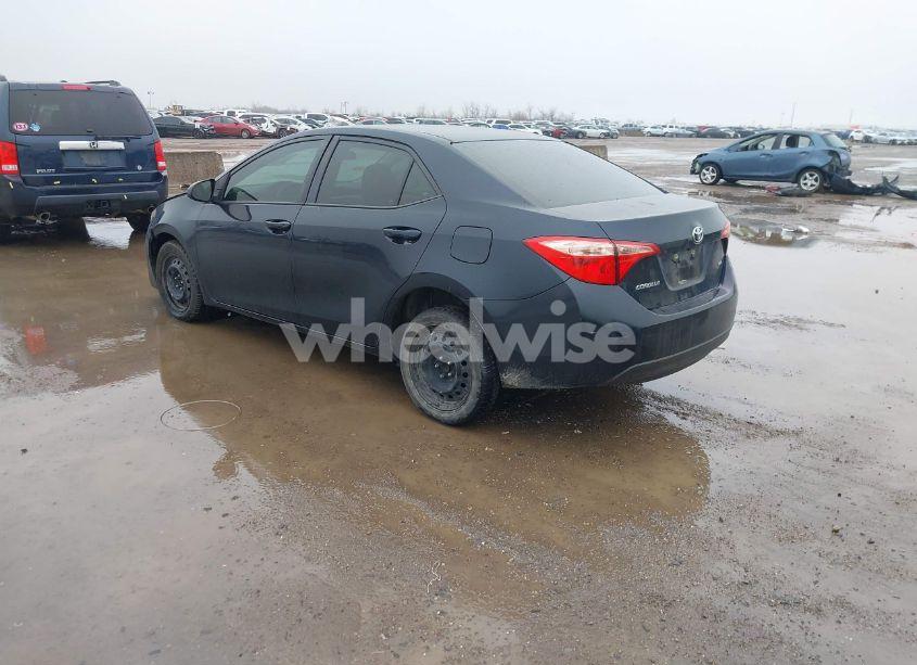 Photo 3 of 2018 Toyota Corolla LE (VIN 5YFBURHEXJP782946)