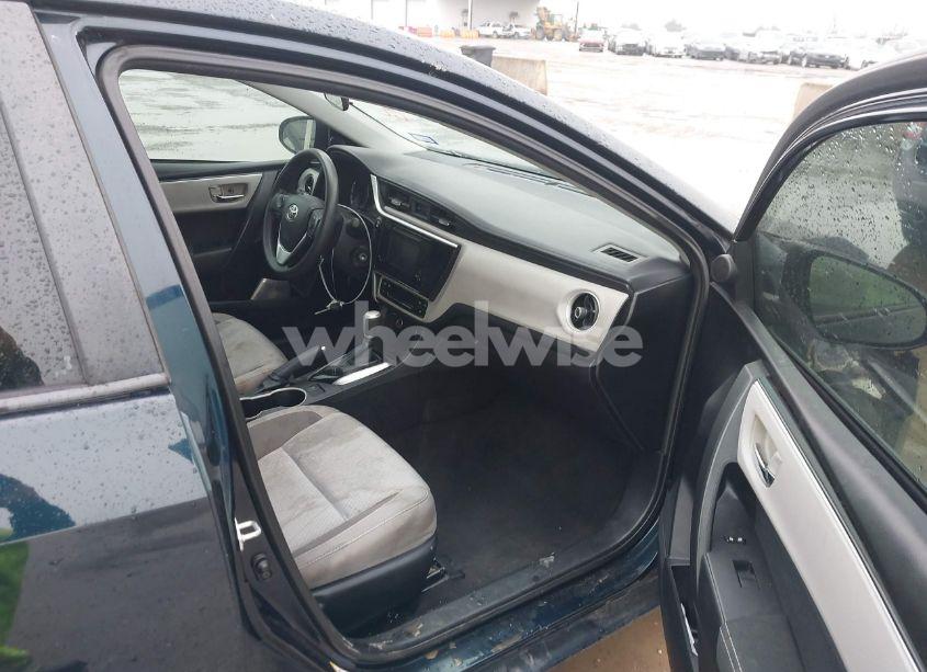 Photo 5 of 2018 Toyota Corolla LE (VIN 5YFBURHEXJP782946)