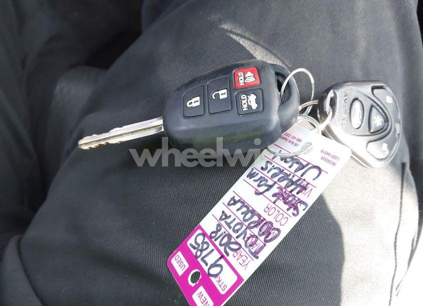 Photo 11 of 2018 Toyota Corolla LE (VIN 5YFBURHEXJP790769)